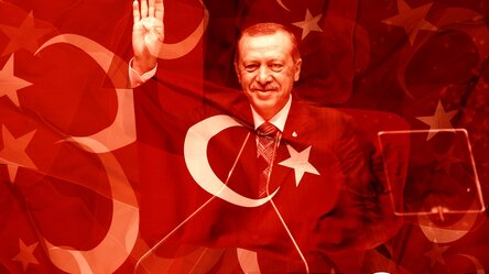 Präsident Erdogan überblendet mit der türischen Flagge