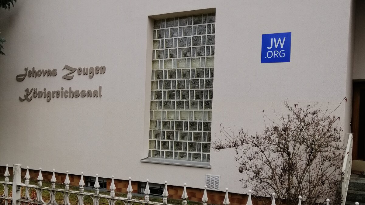 Neue Diskussionen um den Körperschaftsstatus von Jehovas Zeugen Deine Taufe